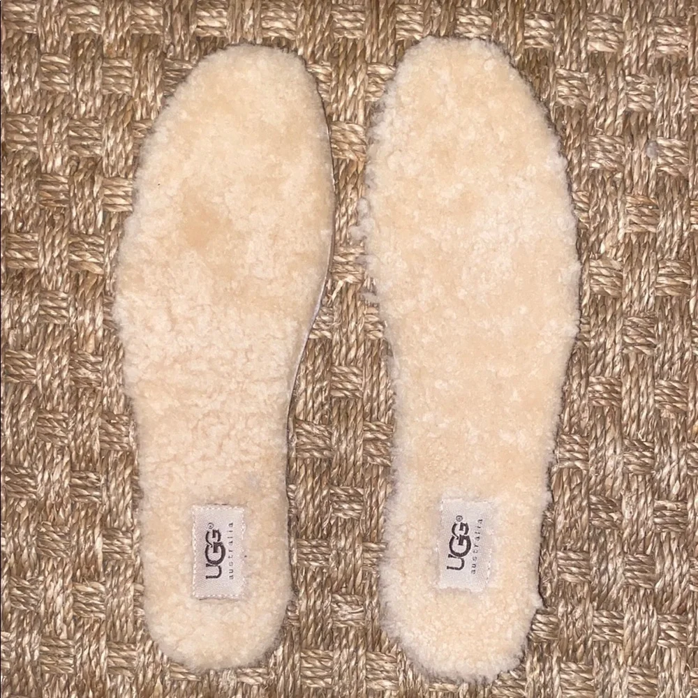 UGG Men’s Sheepskin Insoles sz 9.5 - Picture 1 of 3